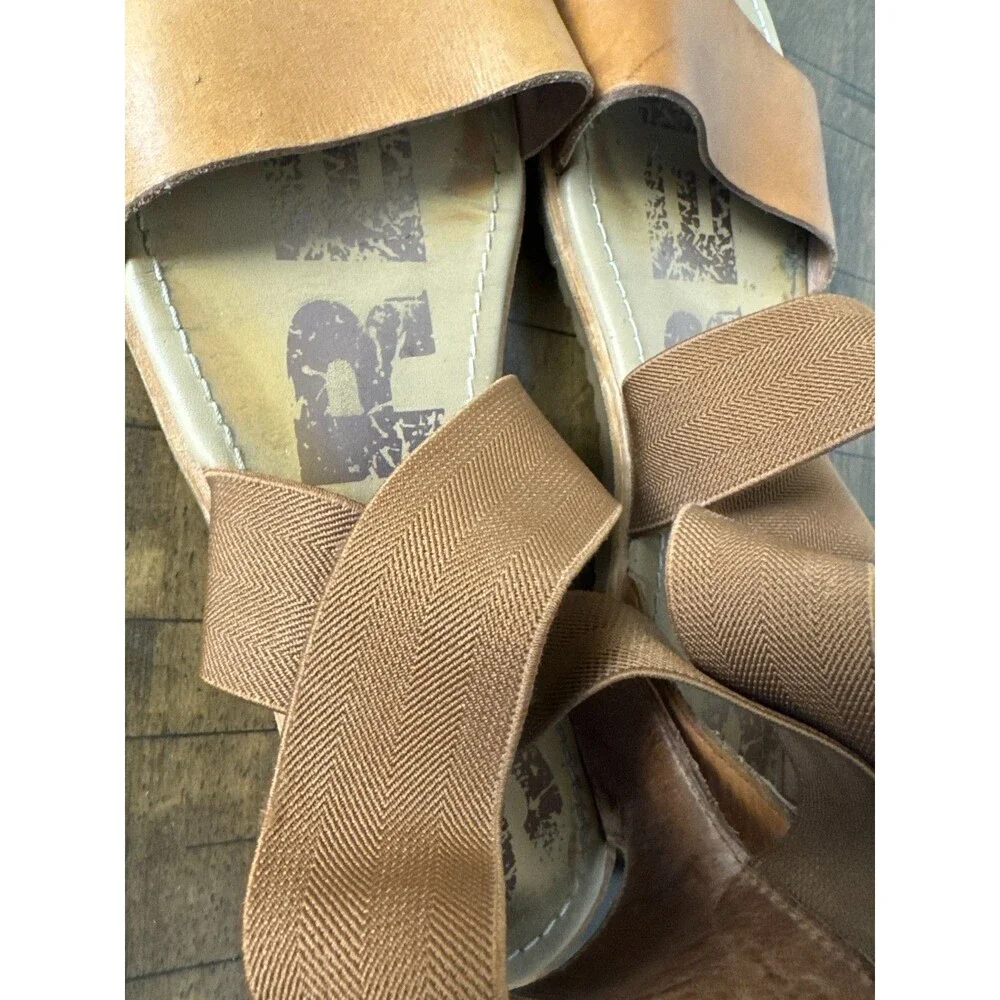 Sorel Women’s 8 Brown Leather Sandals Criss Cross Strappy Boho Comfort
